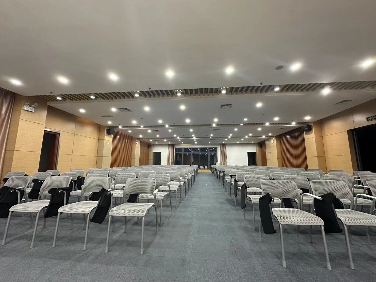 writing tablet chairs for training rooms and classrooms